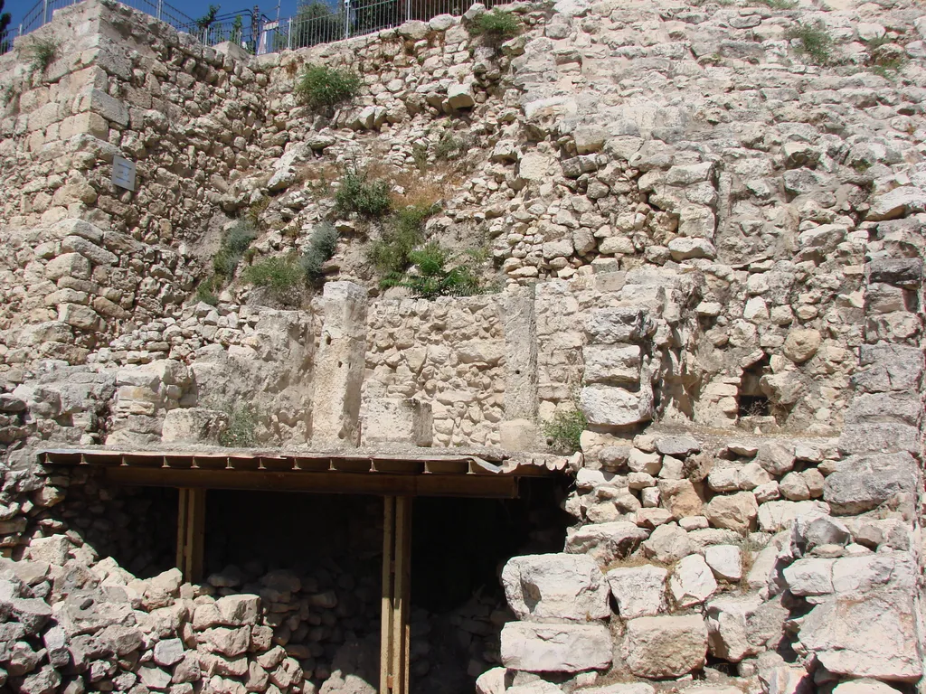 House of Ahiel, On Eastern Wall of City of David