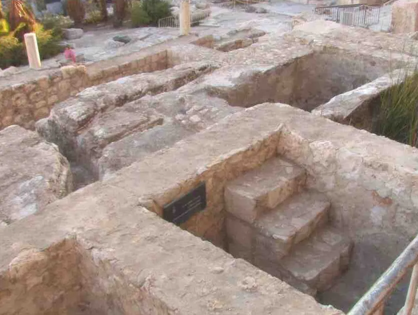 Mikveh (מִקְוֶה) at Southern Steps of Temple Mount