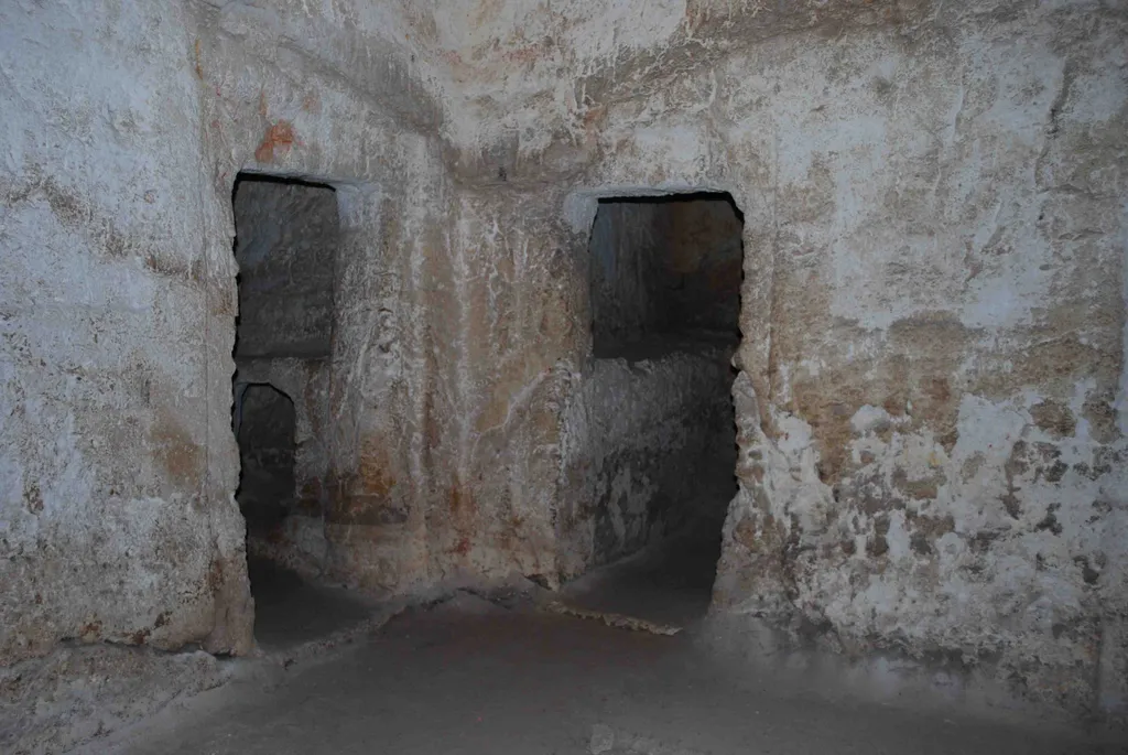Whitened 8th Century B.C. tombs (Ecolé Biblique)