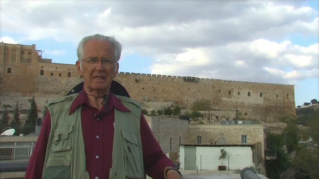 Hal speaks about the hills that surround Jerusalem (Ps 125:2)